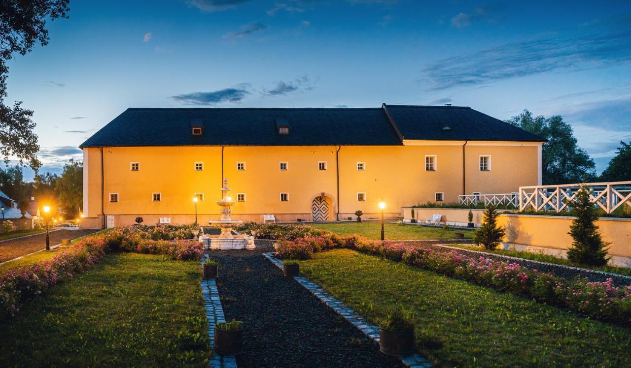 Chateau Rychvald Hotell Exteriör bild