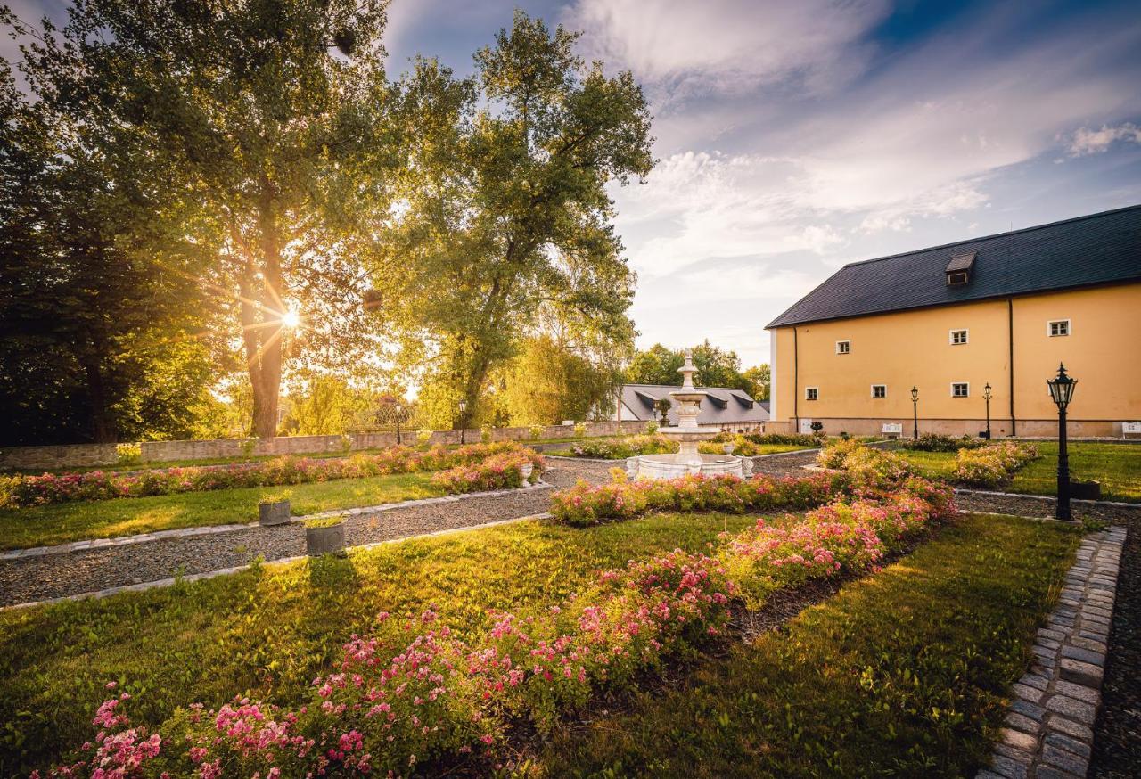 Chateau Rychvald Hotell Exteriör bild